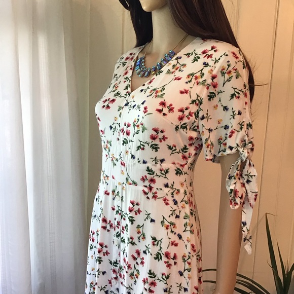 NEW CLASSIC STYLE FEMININE FLORAL DRESS - Picture 2 of 8